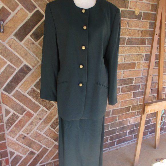JH Collectibles Dark Hunter Green Suit NWT High Quality - Picture 1 of 8
